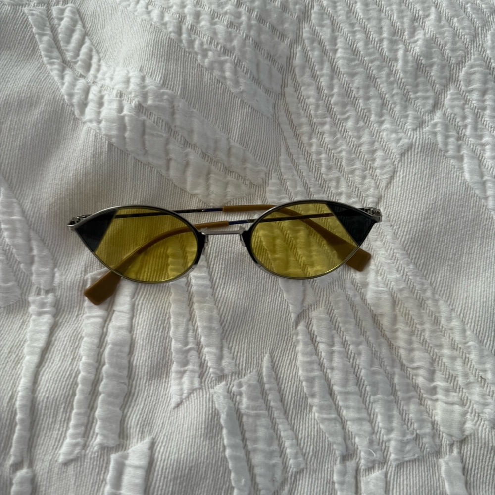 Fendi bi-color cat eye sunglasses - Picture 4 of 8